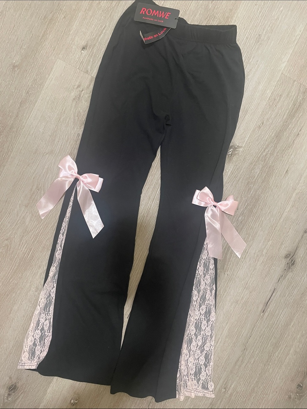 ROMWE Black Leggings with Light Pink Lace Insets & Satin Bows